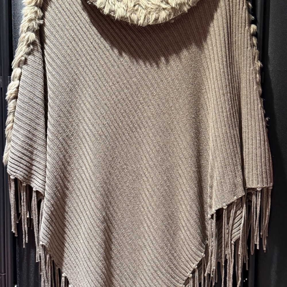 Chico’s taupe poncho with detachable faux fur collar One size - Picture 6 of 6